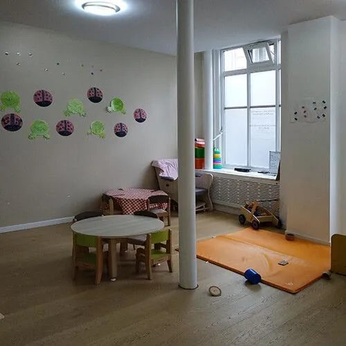 Salle de vie crèche Paris 8